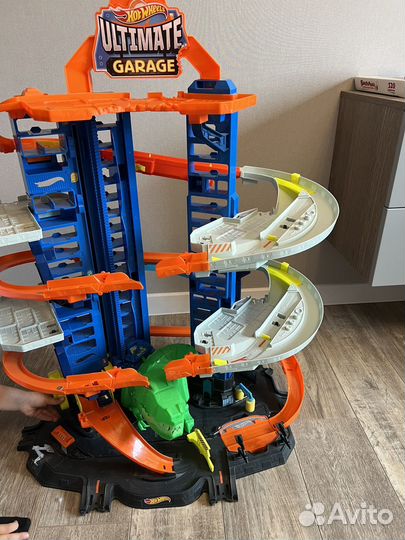 Игровой набор Hot Wheels невообразимый Гараж