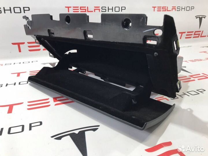 Бардачок Tesla Model S 2015 1035104-00-B