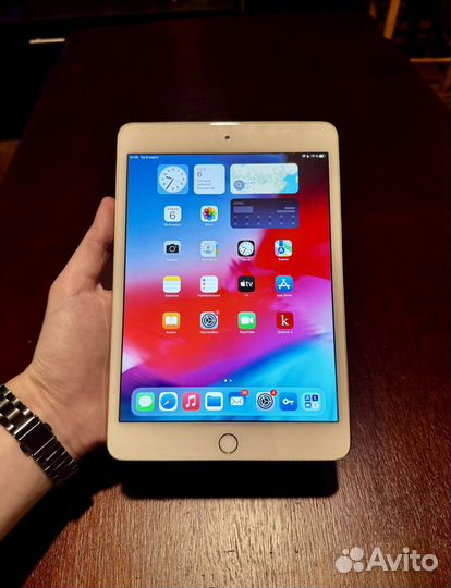 iPad mini 4 Wi-Fi 64GB Gold