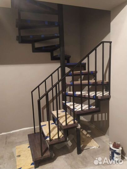 Лестница на металлическом каркасе