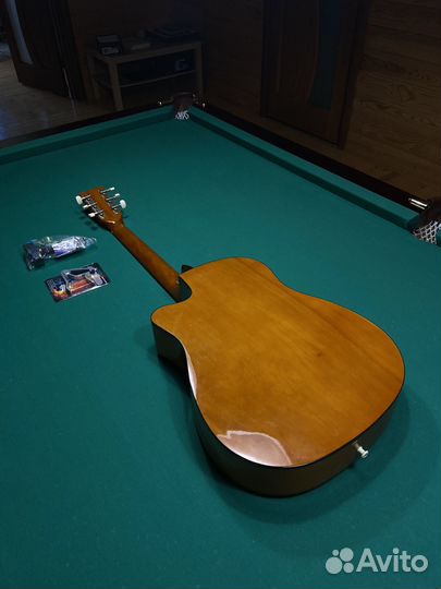 Акустическая гитара