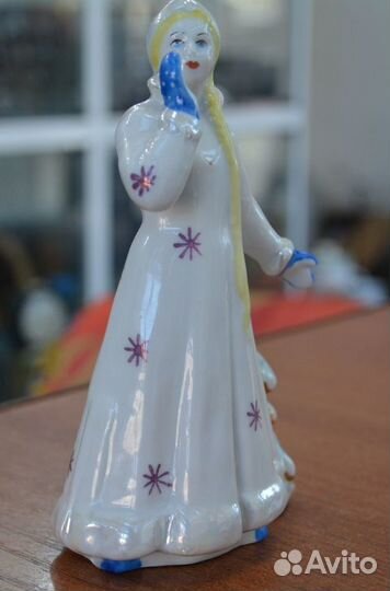 Фарфоровая статуэтка- снегурочка. дулево