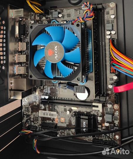 Материнская плата с процессором и памятью