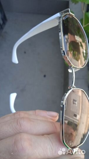 Солнцезащитные очки женские prada