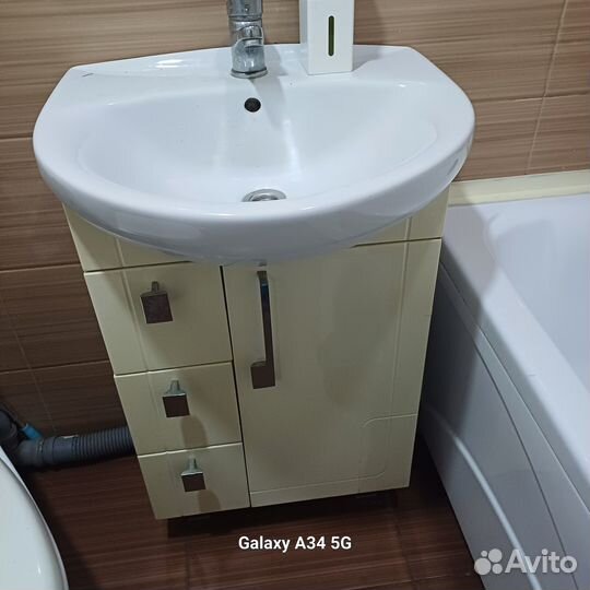 Тумба с раковиной в ванную комнату