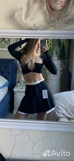 Черная мини-юбка
