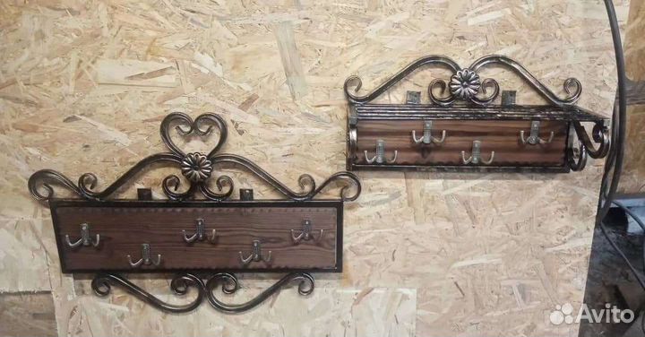 Вешалка настенная металлическая