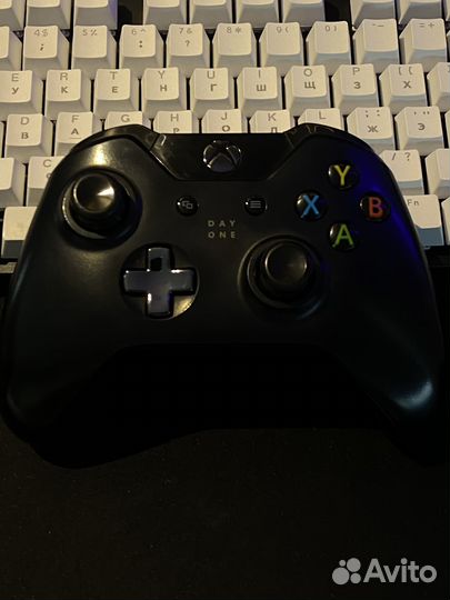 Коллекционный геймпад Xbox “Day One”