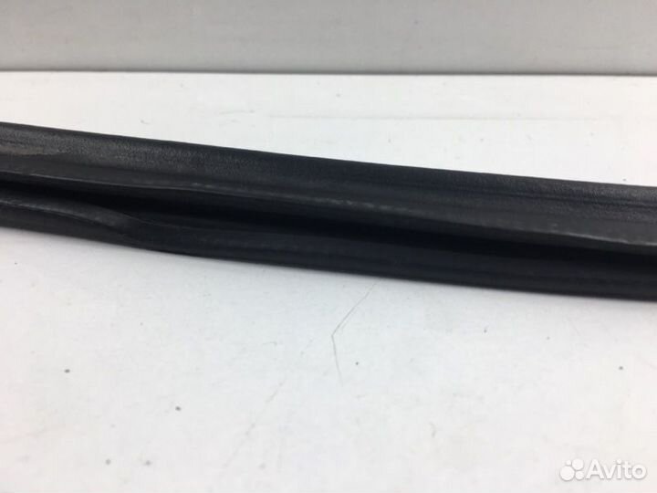 Уплотнитель капота Audi A6 4F2 BDW 2007