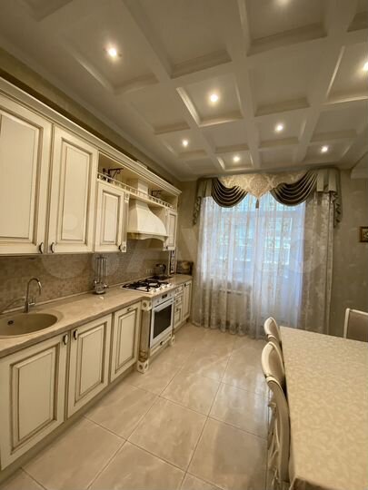 4-к. квартира, 155 м², 3/5 эт.