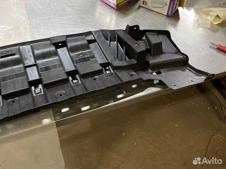 Дефлектор вентиляционный нижний kuga (2012)