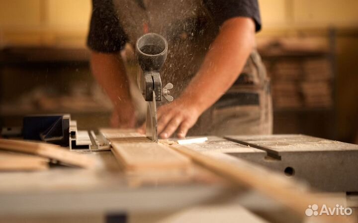 Рабочий на мебельное производство