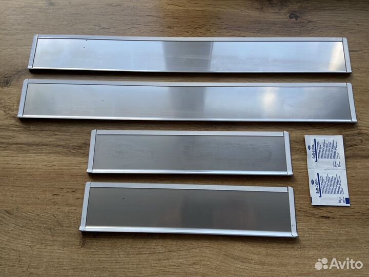 Оригинальные накладки на пороги LADA Xray Club