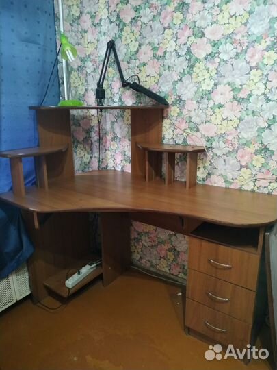 Компьютерный стол