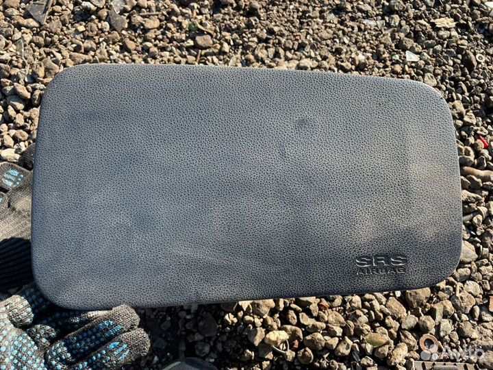 Хендай верна подушка в торпедо