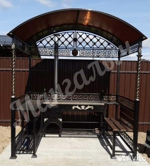 Мангал с крышей