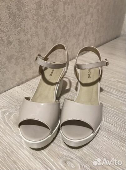 Женские босоножки. 39 размер