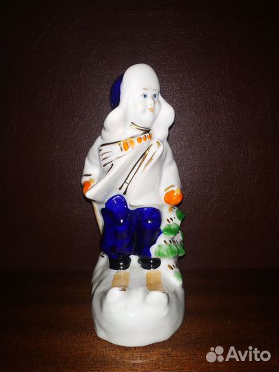 Фарфор статуэтка Мальчик на лыжах клеймо фхф 50-е