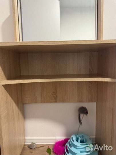 Туалетный столик с зеркалом