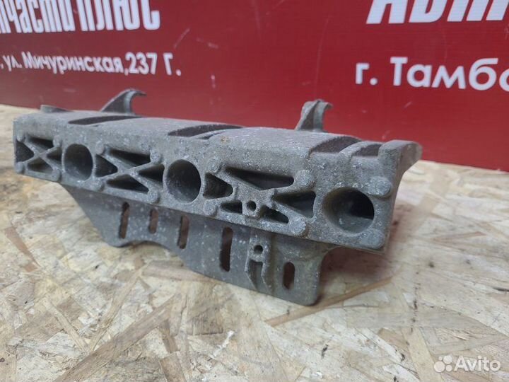 Кронштейн впускного коллектора Renault Sandero