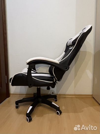 Игровое компьютерное кресло