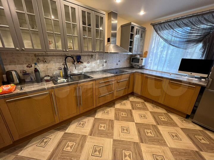2-к. квартира, 55 м², 1/14 эт.