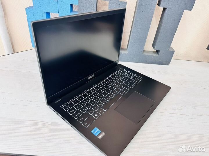 Ноутбук i3-1215u 8gb ssd 256gb