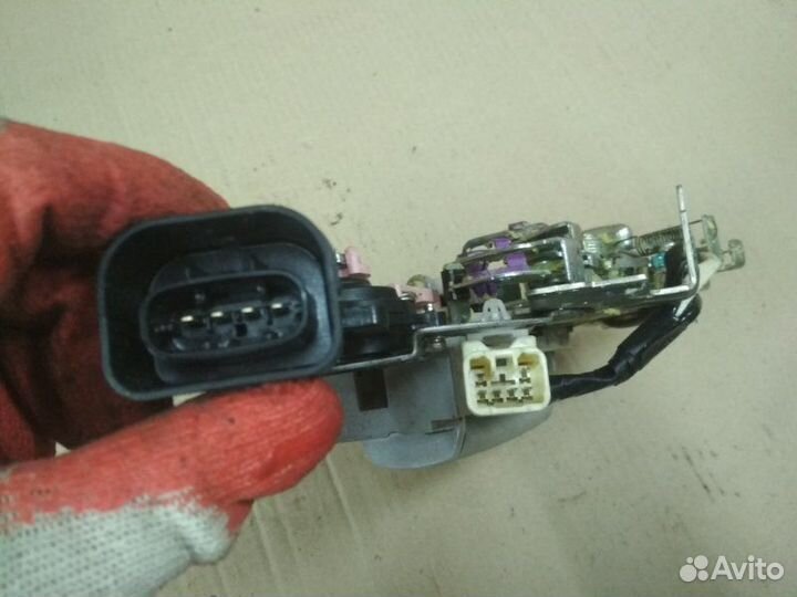 Ручка внутренняя задняя левая Toyota Sienna III