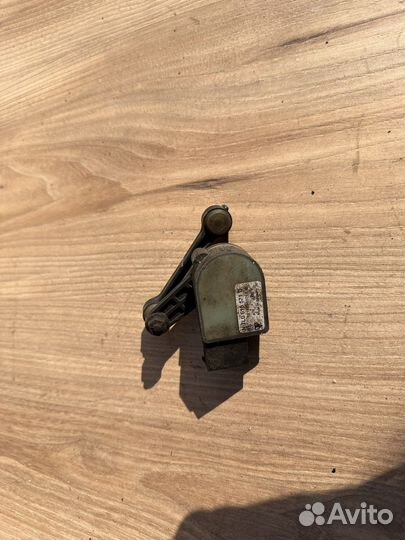 Датчик положения кузова cayenne 957