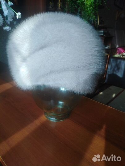 Женская шапка из светлой норки