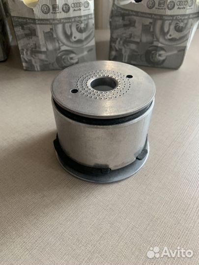 Сайлентблок 7L0599035F