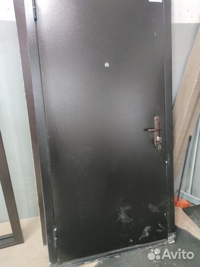 Дверь входная металлическая от застройщика 95/205