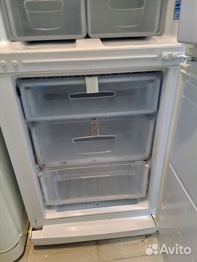 Холодильник indesit