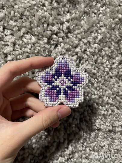 Брелки, значки крестиком на заказ