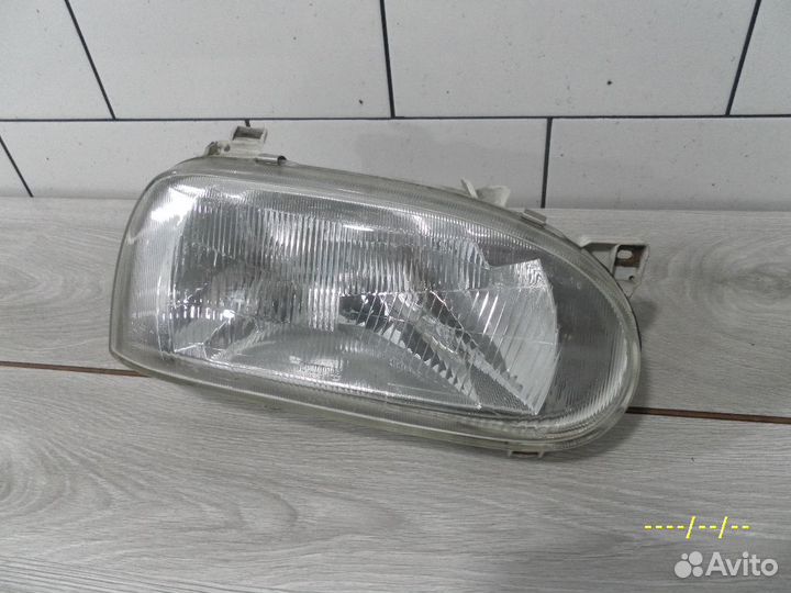Фара правая Volkswagen Golf 3
