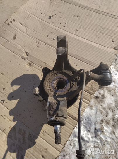 Поворотный кулак передний правый Пежо 307