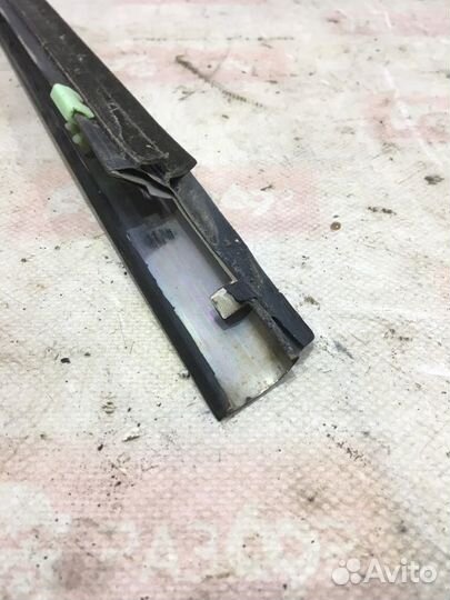 Уплотнитель стекла двери бархотка задний левый Kia