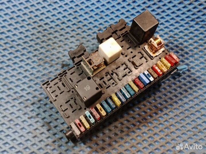 Блок предохранителей Volkswagen Passat B3