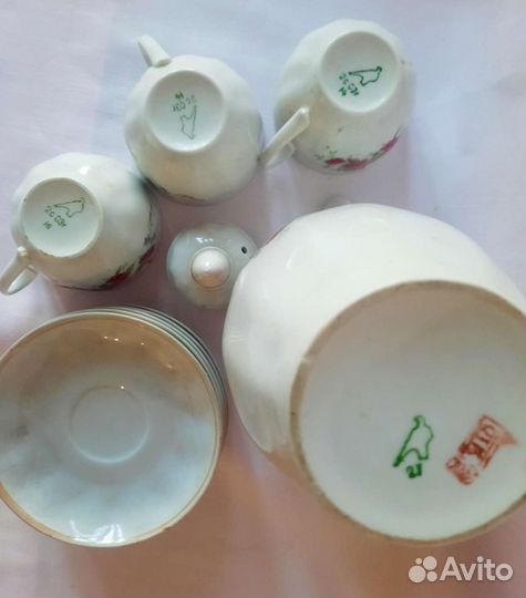 Чайник, чашки для чая, кофе