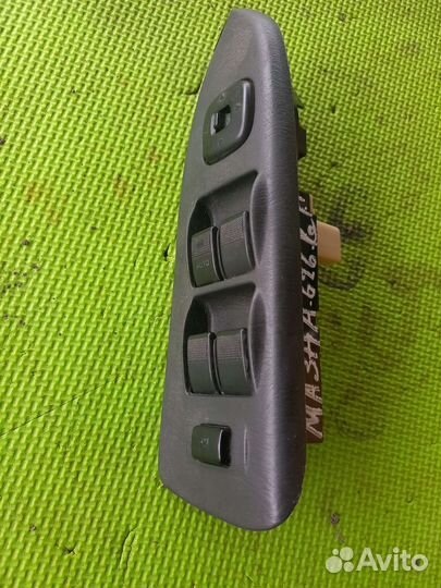 Блок кнопок стеклоподъемником 