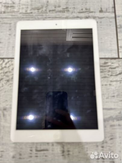 Apple iPad Air 64Gb Wi-Fi + Cellular MD796RU/A