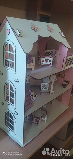 Кукольный домик с мебелью