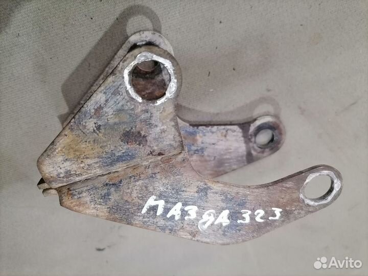 Кронштейн Mazda 323 5E 1.5 1980-1989
