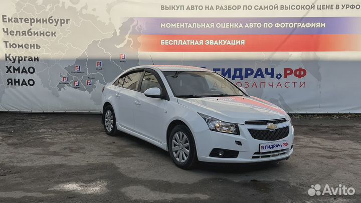 Решетка радиатора Chevrolet Cruze 96850771