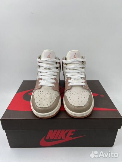 Кроссовки Nike Air Jordan 1