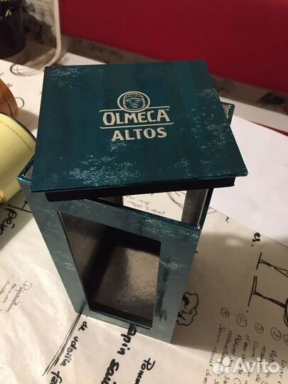 Пустые коробки и бутылки алкогольные