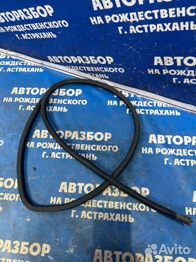 Уплотнительная резинка кузова Mitsubishi Lancer 9