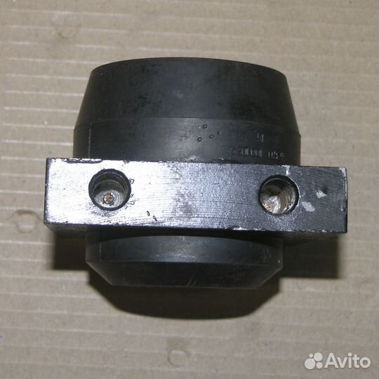 Пластина опоры кпп с амортизатором 642208-1715044