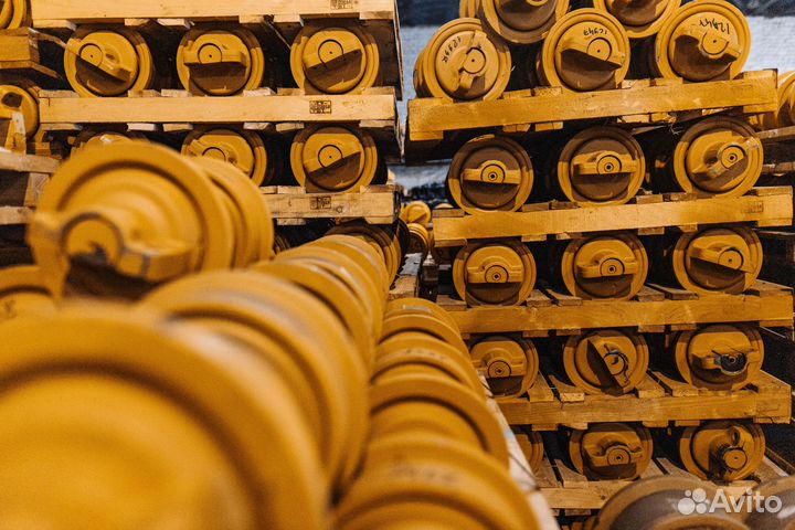 Каток опорный 81Q6-11010 R260LC-9S CH