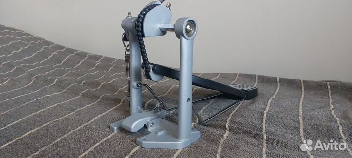 Одиночная педаль для бас-барабана Alesis KP1